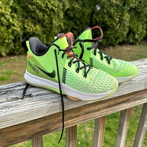 Size 7 youth Nike lebron basketball sneakers. Used condition.